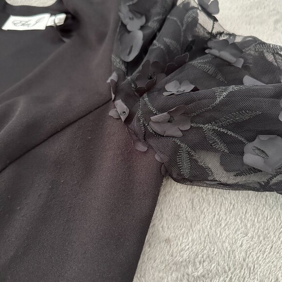 Eliza J Textured 3D Floral Sleeve Black V-Neck Dress Women's size 8 - Picture 6 of 8